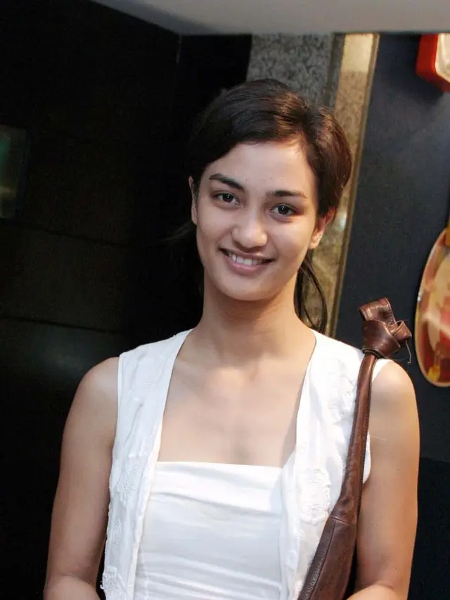 [Bintang] Atiqah Hasiholan