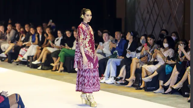 LANGKAH Spring Summer Collection 2023 Karya 25 Tahun Perjalanan Denny Wirawan