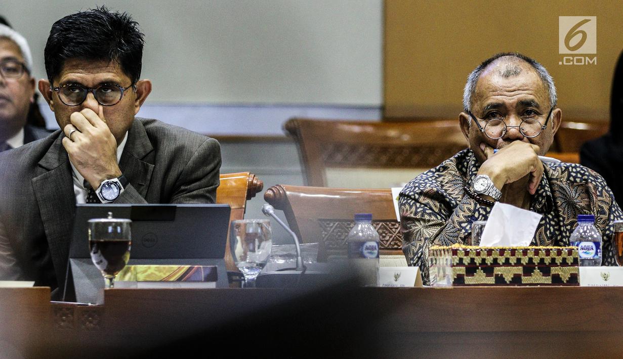 Ketua KPK Agus Rahardjo (kanan) bersama Wakill Pimpnan KPK Laode Muhammad Syarif mengikuti Rapat Dengar Pendapat dengan Komisi III DPR, di Kompleks Parlemen Senayan, Jakarta, Senin (23/7). (Liputan6.com/Johan Tallo)