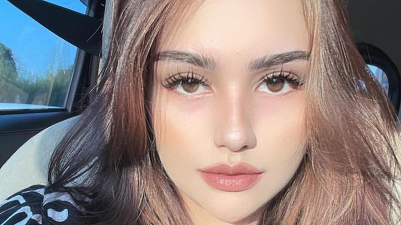 Tak hanya cantik, penampilan Nurah Syahfirah disebut awet muda. Ibu dari tiga anak ini bahkan disebut 'gak tua-tua'.<br>