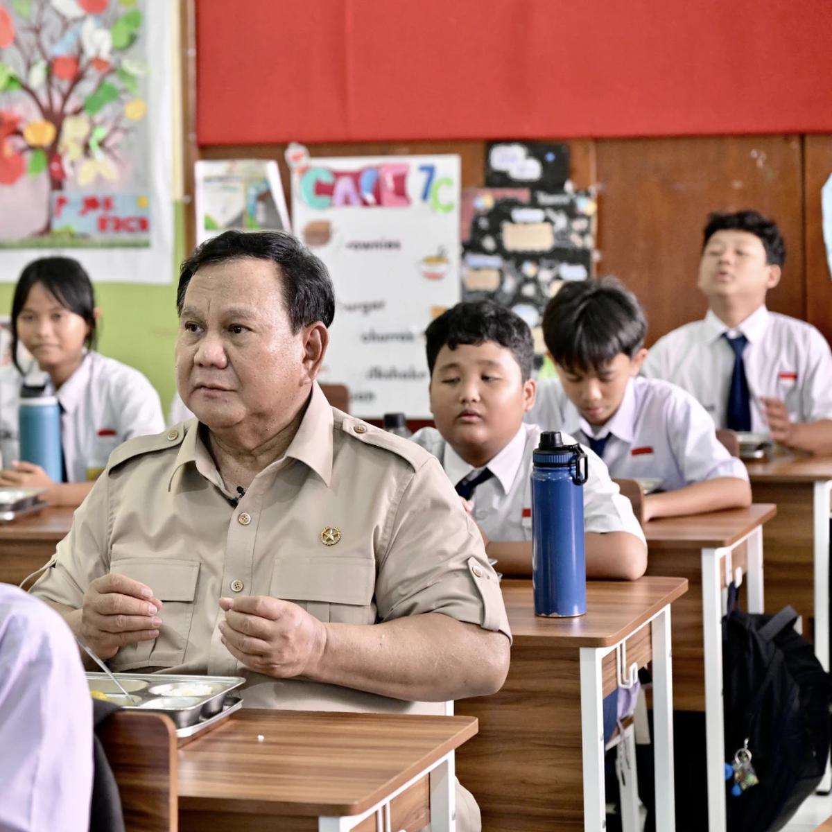 Presiden Prabowo Ikut Makan MBG Bareng Siswa di SMPN 111 Jakarta / FOTO: Biro Pers Sekretariat Presiden