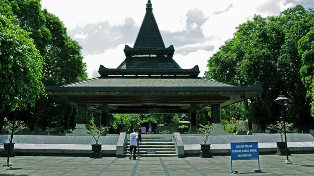 Wisata Dekat Stasiun Blitar