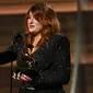 Meghan Trainor tak kuasa menahan tangis saat menerima penghargaan Best New Artist pada Grammy Awards ke-58 di Los Angeles, Senin (15/2). Penyanyi asal Massachusetts ini mencuri perhatian sejak 2014 dengan lagu "All About That Bass" (REUTERS/Mario Anzuoni)