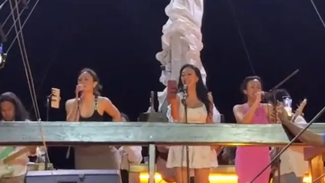 Wulan Guritno, Masayu Anastasia, dan Asri Welas saat Liburan Bareng Naik Kapal Phinisi di Danau Toba