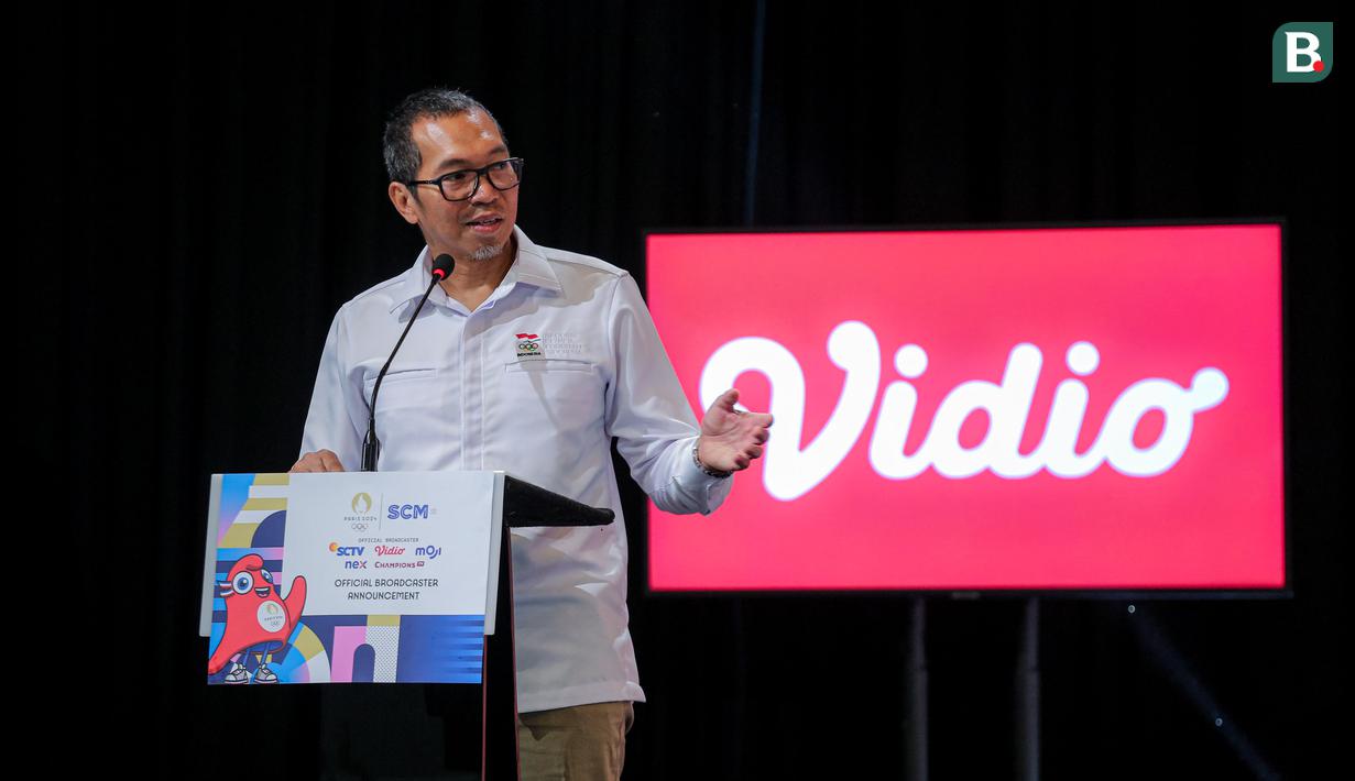 Wakil Ketua KOI, Ismail Ning memberikan sambutan dalam acara pengumuman SCM Grup sebagai pemegang hak siar Olimpiade Paris 2024 di Studio Lt 8 SCTV Tower, Senayan, Jakarta, Rabu (19/06/2024). (Bola.com/Bagaskara Lazuardi)