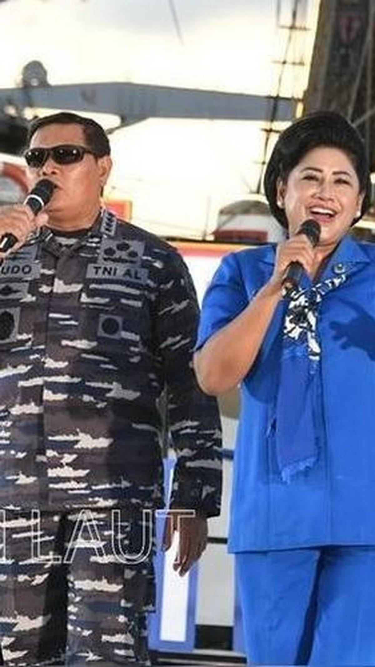 Selain itu, Veronica juga terlibat dalam kegiatan di internal TNI AL sebagai Ketua Umum Jalasenastri. Kehadirannya dalam setiap kegiatan Yudo adalah bukti dari dukungannya yang kuat terhadap suami dan tugasnya sebagai calon Panglima TNI.