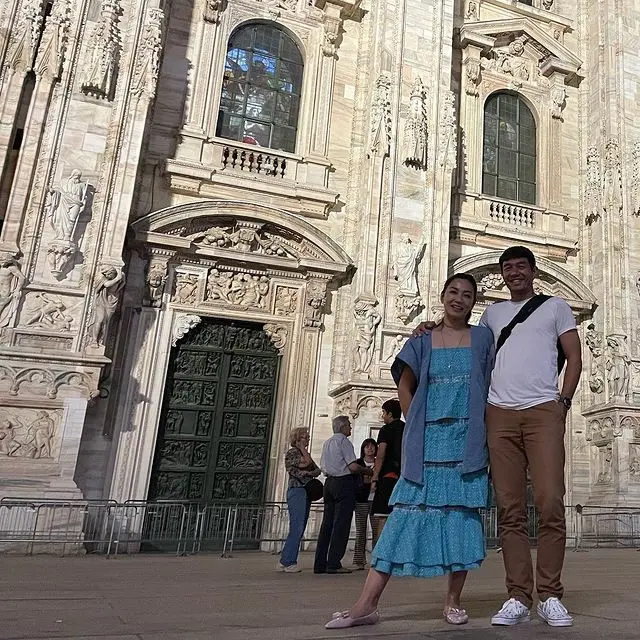 Gaya Kompak Hesti Purwadinata dan Edo Borne yang Fashionable Saat Honeymoon Keliling Eropa