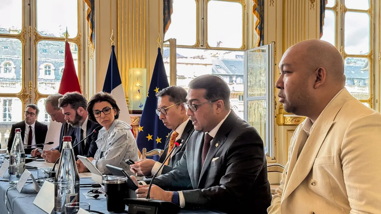 Menteri Ekonomi Kreatif (Menekraf), Teuku Riefky Harsya, dan Menteri Kebudayaan, Fadli Zon, memenuhi undangan Menteri Kebudayaan Perancis, Rachida Dati, dalam forum "Strategic Cultural Dialogue" di Paris.