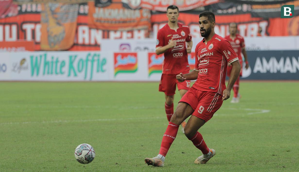 <p>Pemain Persija Jakarta, Abdulla Yusuf Helal menguasai bola dalam laga pekan ke-2 BRI Liga 1 2022/2023 antara Persija Jakarta melawan Persis Solo di Stadion Patriot Candrabhaga, Bekasi, Minggu (31/7/2022) sore WIB. (Bola.com/Ikhwan Yanuar)</p>