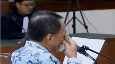 Kebakaran hebat menghanguskan sejumlah ruangan di SMA Negeri 2 Palu, hingga Jero Wacik menangis saat membacakan pledoi di pengadilan.