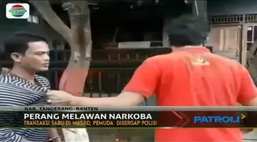 Seorang pengedar sabu ditangkap polisi di sekitar masjid di kawasan Cikupa, Tangerang, usai salat Jumat.