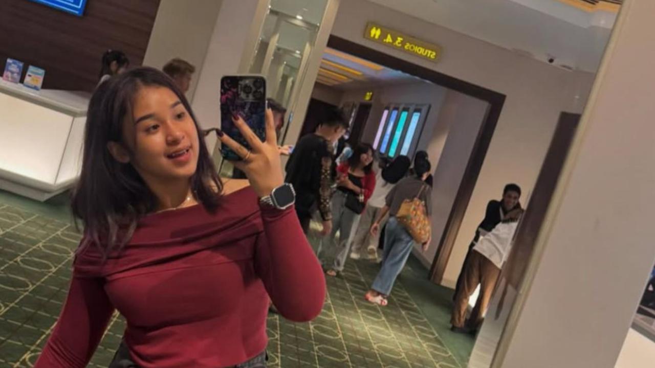 5 Potret Niken Salindry Tampil dengan Gaya Kasual Tanpa Kebaya, Busana Santai Tetap Elegan