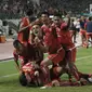 Pemain Persija merayakan gol yang dicetak Marko Simic (bawah) saat laga melawan PSMS di laga pertama semifinal Piala Presiden 2018 di Stadion Manahan, Solo, Jawa Tengah, Sabtu (10/2). Persija menang 4-1 atas PSMS. (Liputan6.com/Helmi Fithriansyah)