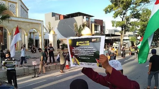 Penggalangan bantuan dana untuk rakyat Palestina di Kota Kendari oleh Jemaah Masjid Raudhatul Jannah, Rabu (19/5/2021).(Liputan6.com/Ahmad Akbar Fua)