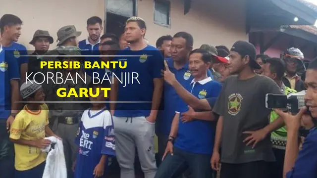 Video skuat Persib Bandung berkunjung dan memberi bantuan kepada korban banjir Garut pada Selasa (27/9/2016).
