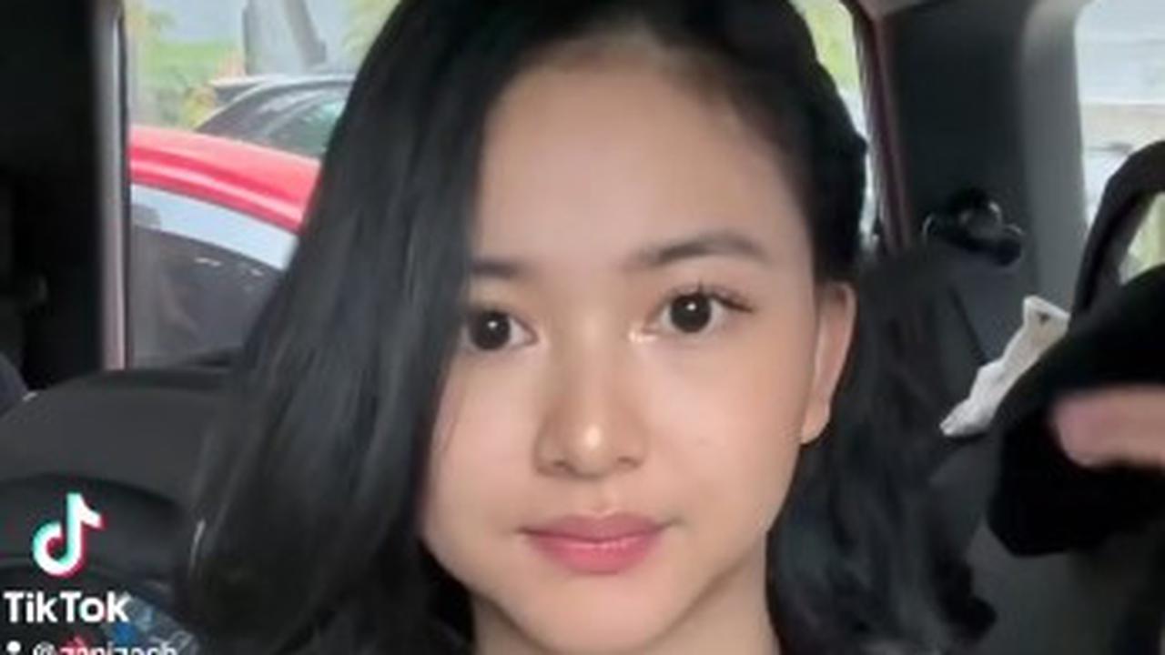 Adinda masih sering disebut cocok jadi anak kuliahan. Bahkan ada yang mengatakan dia terlihat seperti masih SMP.<br>