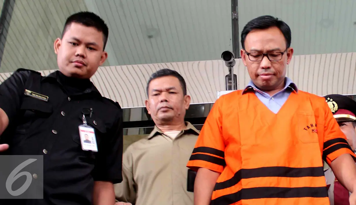 Eks General Manager Divisi Gedung PT Hutama Karya, Budi Rachmat Kurniawan (BRK) diduga melakukan kongkalikong dengan pihak Kemenhub sehingga merugikan keuangan negara sebesar Rp 40 miliar, Jakarta, Kamis (6/8/2015). (Liputan6.com/Helmi Afandi)