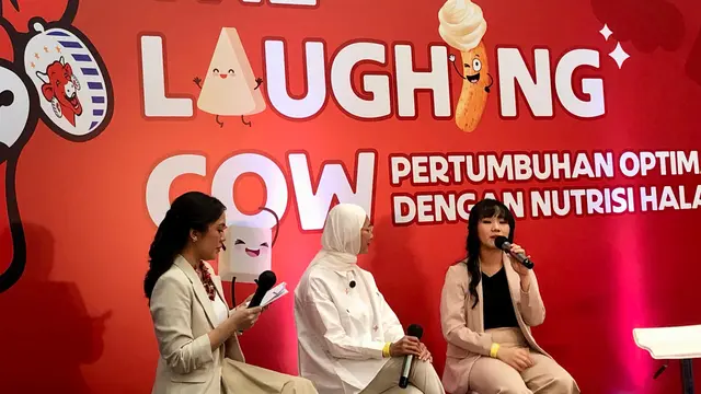 Sesi talkshow acara The Laughing Cow Family Fun Day di Jakarta