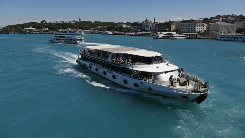 Perubahan warna di Selat Bosphorus