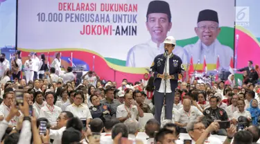 Capres nomor urut 01 Joko Widodo memberi sambutan pada Deklarasi Dukungan 10.000 Pengusaha untuk Jokowi-Ma'ruf Amin di Istora Senayan GBK, Jakarta, Kamis (21/3). Deklarasi dihadiri pengusaha dari skala kecil sampai besar. (Liputan6.com/Faizal Fanani)