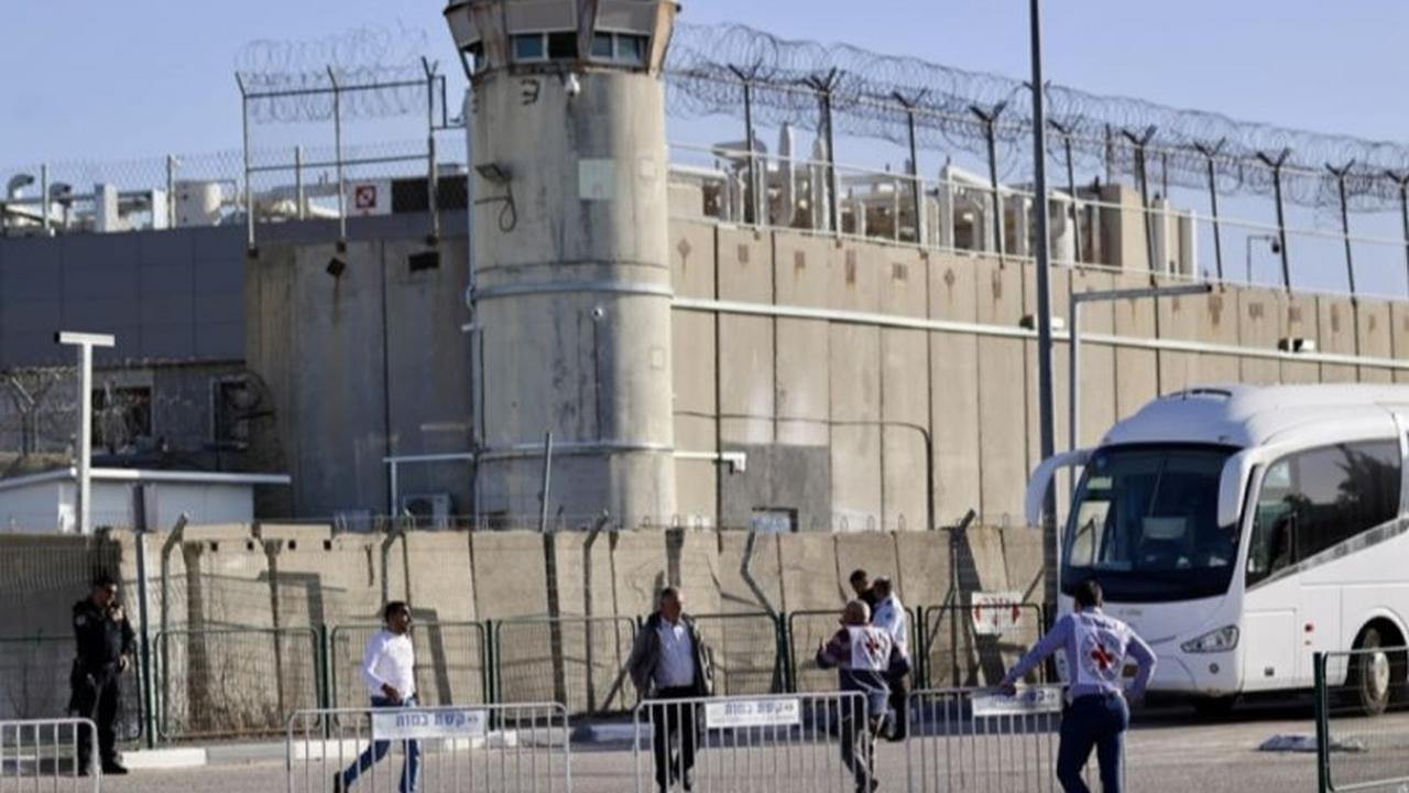 32 Warga Palestina Bebas dari Penjara Israel