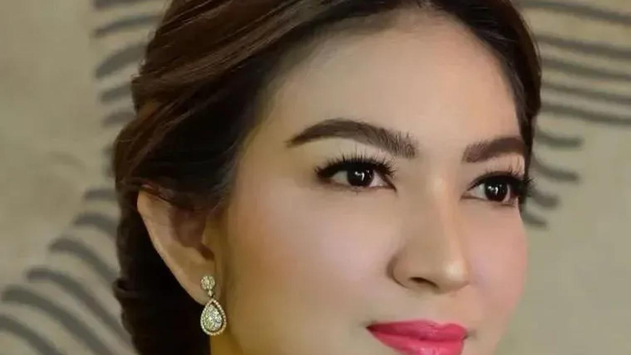 Jadi Paling Cantik, Momen Selvi Ananda di Antara Para Ketum Koalisi Prabowo-Gibran