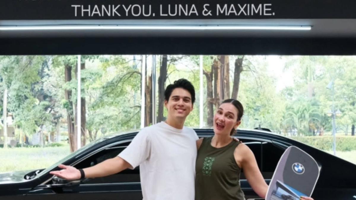 Paling Mewah! Luna Maya Tampil Sporty Chic Saat Dapat Kado Valentine BMW i7 dari Maxime Bouttier