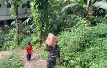Prajurit TNI Kirim Logistik ke Pelosok Sumatera, Pastikan Bantuan Sampai Warga Terdampak Bencana