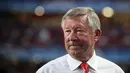 Banyak mengatakan bahwa Sir Alex Ferguson merupakan manajer paling sukses di Liga Inggris. Hal tersebut terbukti dari 13 gelar juara Liga Inggris yang berhasil disabet Manchester United. Fergie tercatat berhasil mencapai 500 poin hanya dalam 242 laga. (AFP/Patricia De Melo Moreira)