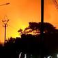 Kilang Pertamina Cilacap kebakaran, Sabtu malam (13/11/2021). (Istimewa/tangkapan layar video)