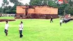 Peringatan Waisak 2554 di Jambi dipusatkan di Candi Muaro Jambi. Ribuan umat melaksanakan bermacam ritual mulai mengitari candi sampai sembahyang.