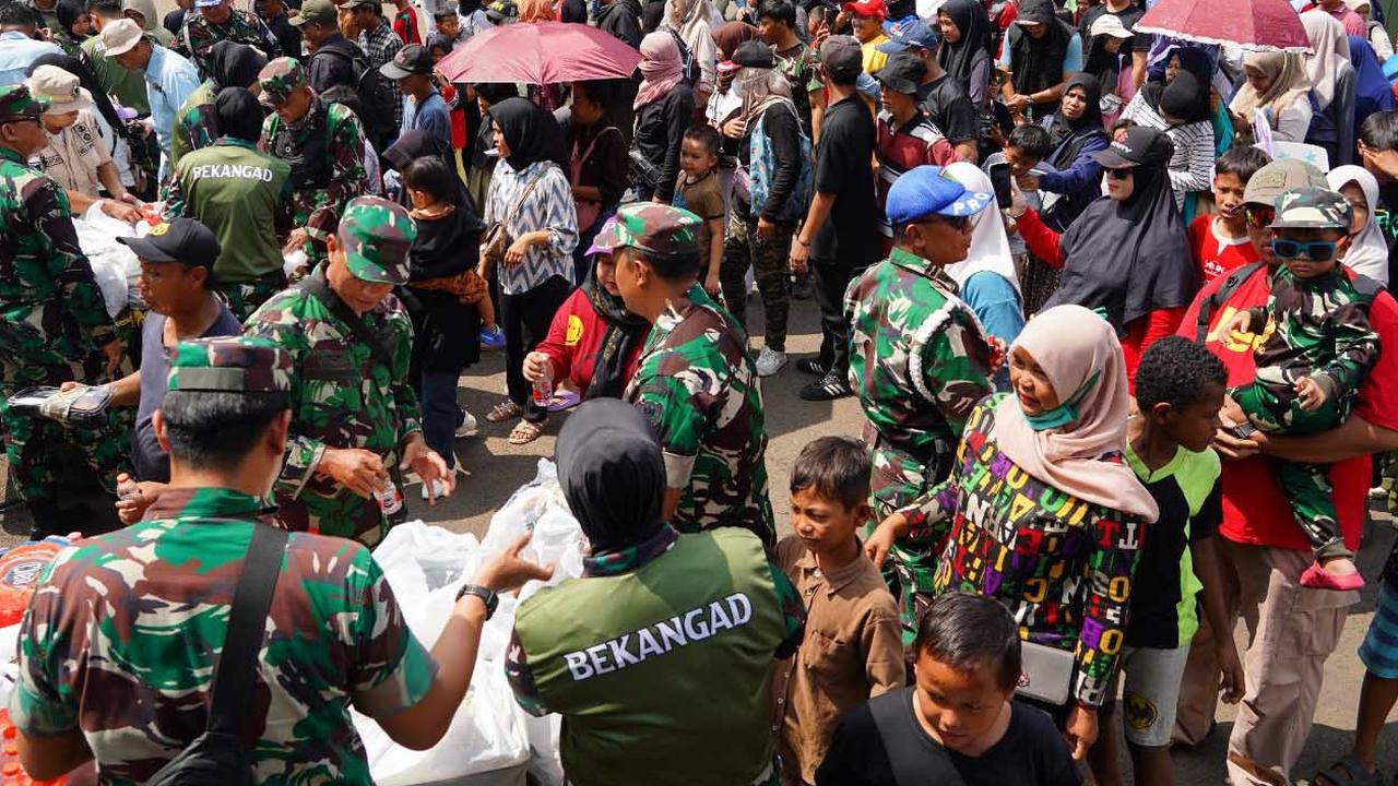 FOTO: TNI AD Fair 2025 di Monas, Ribuan Warga Antusias Mendapatkan  Layanan Gratis