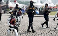 VIDEO: Robot Polisi Unjuk Aksi Depan Kapolri Saat Defile Polri, Hormat Ke Presiden Prabowo & Panglima TNI