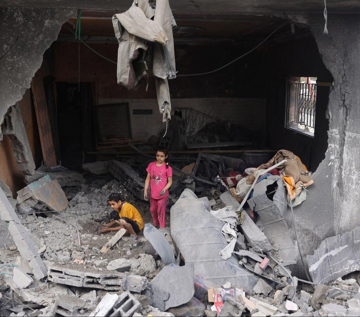 Dari operasi ini, Israel berhasil membebaskan empat warga yang selama ini disandera Hamas. Empat sandera itu adalah Noa Argamani (25), Almog Meir Jan (21), Andrey Kozlov (27), dan Shlomi Ziv (40). Foto: AFP<br>