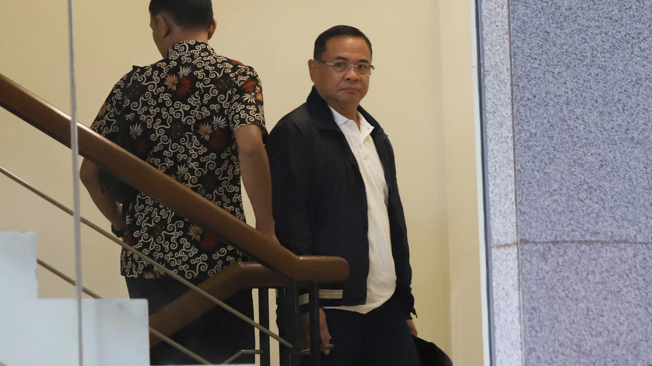 FOTO: Bupati Pati Sudewo Tiba di Gedung KPK Usai Terjaring OTT