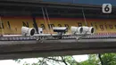 Kamera pengawas atau CCTV terpasang di Jalan Margonda Raya, Depok, Jawa Barat, Rabu (21/10/2020). Satlantas Polrestro Kota Depok menguji coba sistem tilang elektronik bagi pengendara mobil dan motor yang rencananya akan diberlakukan pada 1 November 2020 mendatang. (Liputan6.com/Immanuel Antonius)
