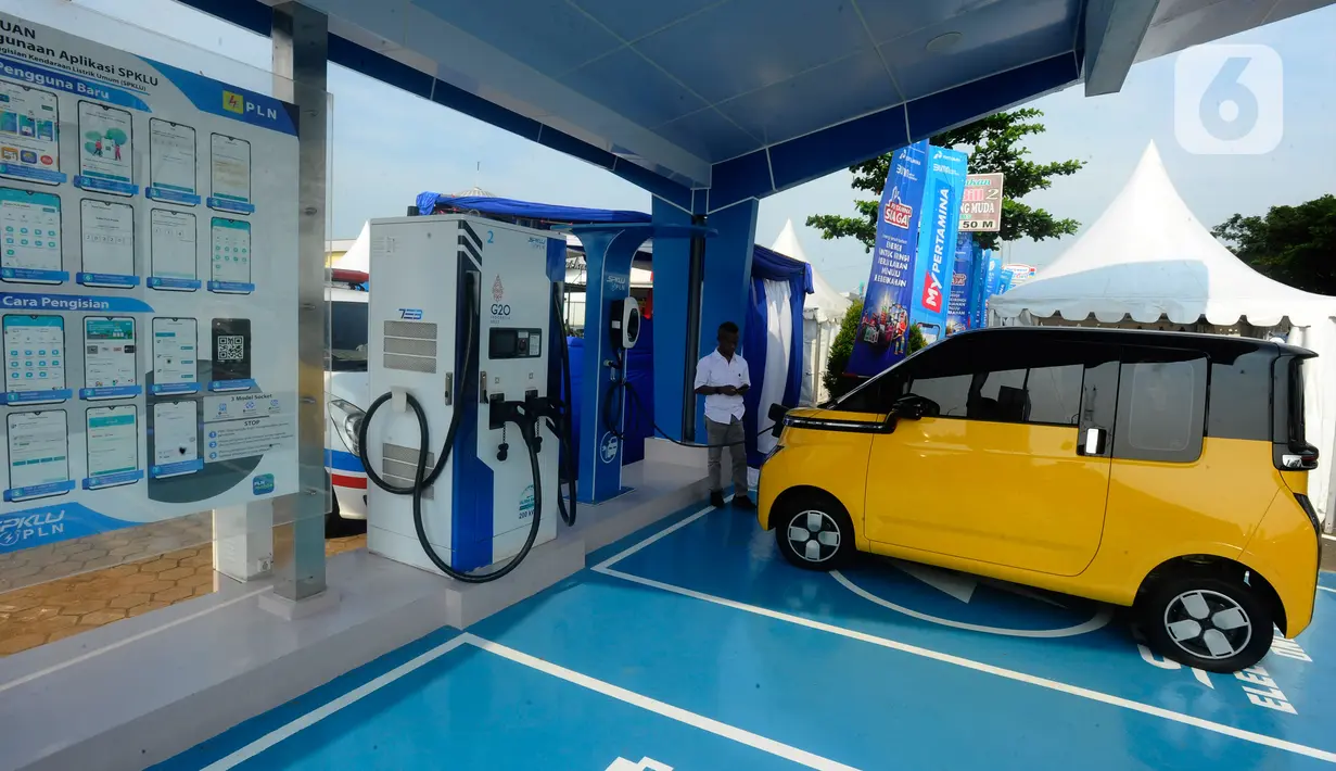 PLN menyediakan sebanyak 616 unit SPKLU di 237 lokasi. (merdeka.com/Arie Basuki)