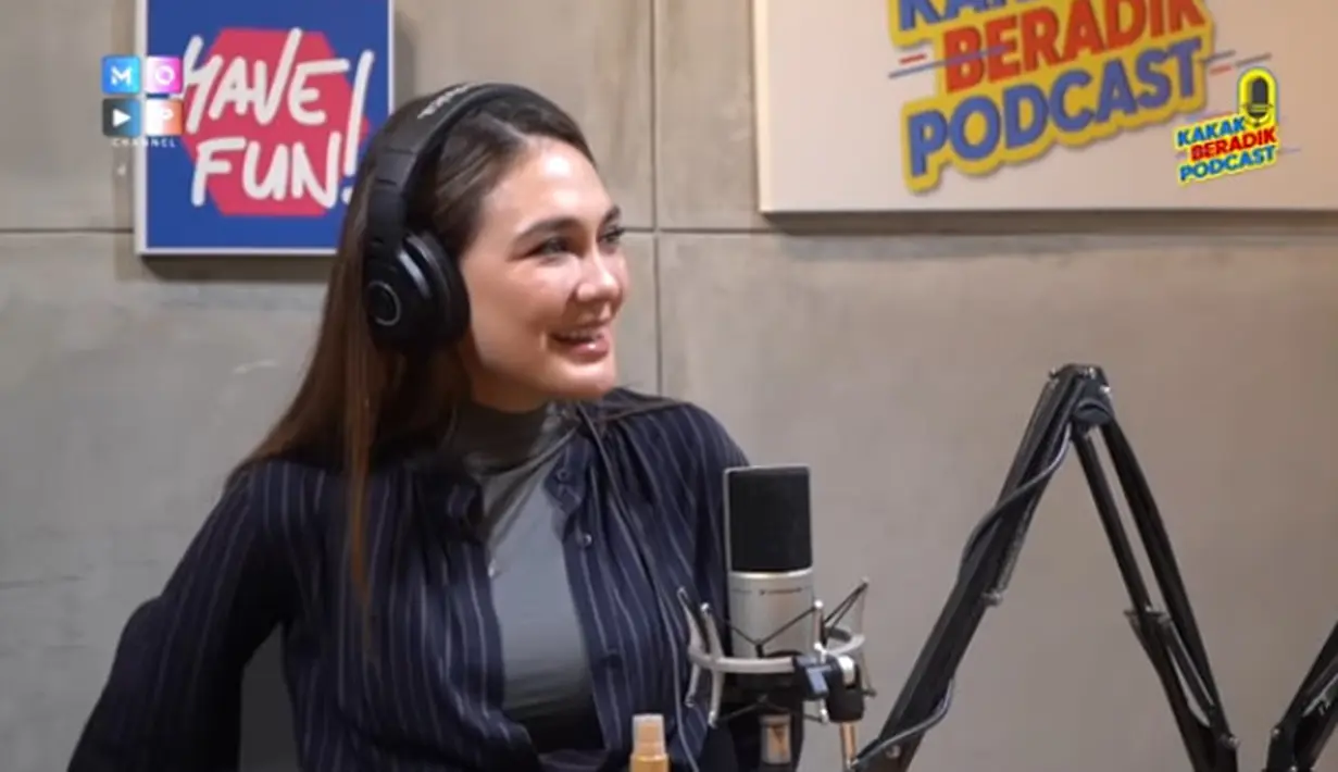 Luna Maya (Youtube/MOP Channel)