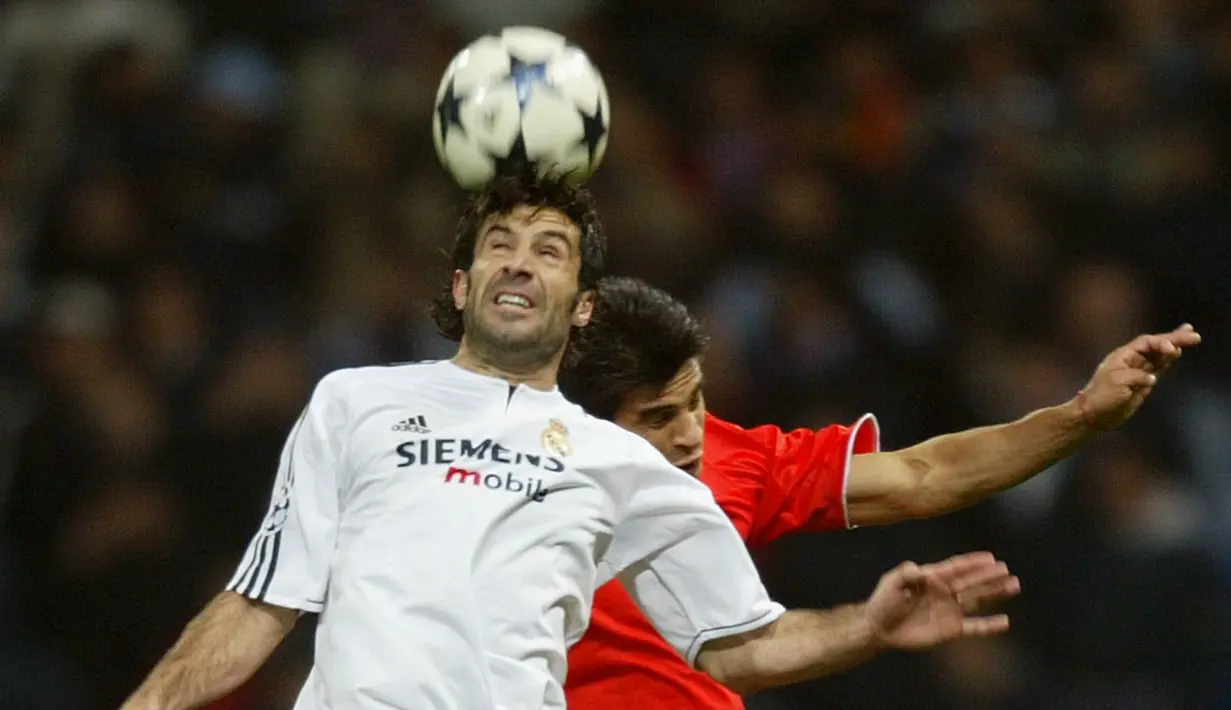 Rekor transfer Hernan Crespo tak bertahan lama. Pada tahun yang sama, Luis Figo didatangkan Real Madrid dari rival abadinya Barcelona senilai 37 juta poundsterling. (AFP/Christophe Simon)