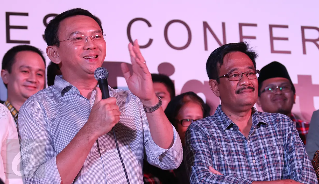Basuki Tjahaja Purnama (Ahok) bersama Djarot Saiful Hidayat memberikan ucapan selamat kepada Anies-Sandi yang menang versi hasil hitung cepat Pilkada DKI 2017, Jakarta, Rabu (14/4). (Liputan6.com/Angga Yuniar)