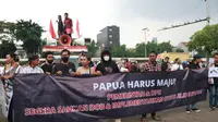 Konferensi Mahasiswa Papua (KMP) Jabodetabek menggelar aksi damai yang meminta DPR dan pemerintah pusat untuk segera mengesahkan Daerah Otonomi Baru (DOB) serta mendukung Otoritas Khusus (Otsus) Jilid II Papua, Selasa (31/5/2022) (Istimewa).
&nbsp;