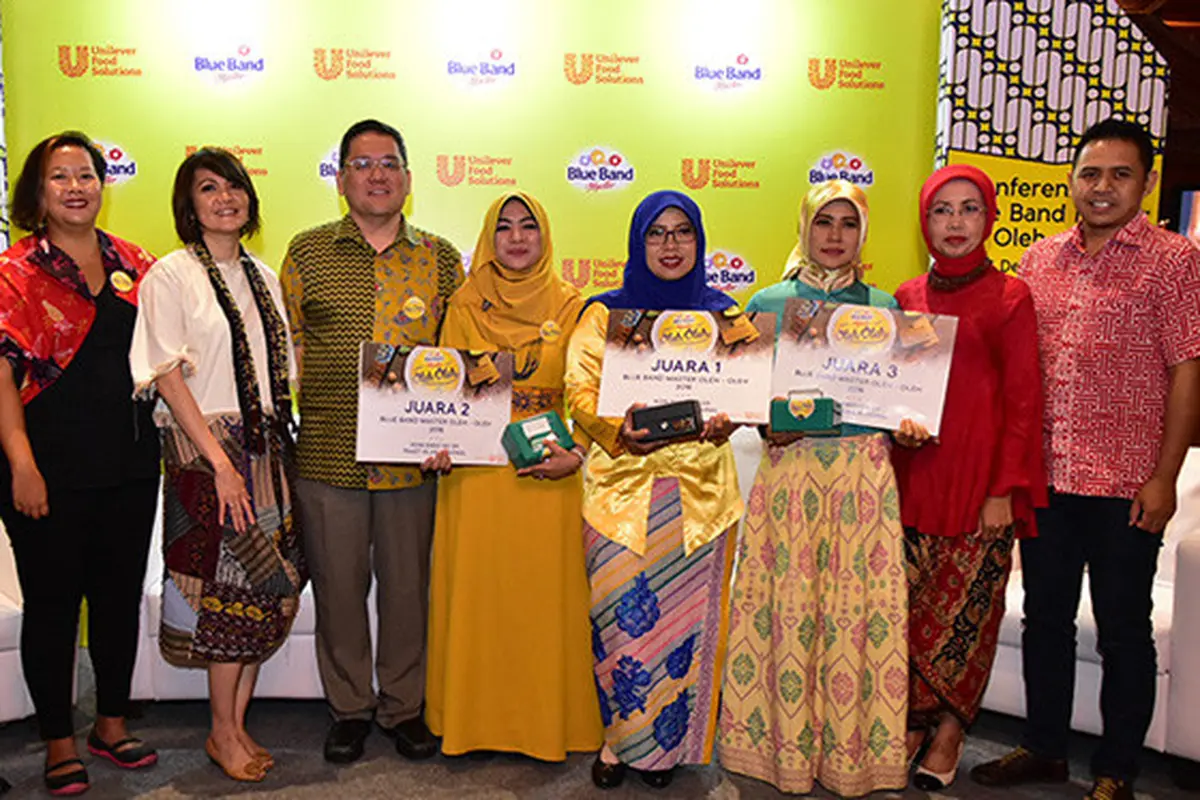 Dengan bangga mengumumkan tiga pemenang kreasi oleh-oleh terbaik versi Blue Band Master yang akan menjadi simbol kebanggaan baru bagi kekayaan kuliner oleh-oleh khas nusantara.