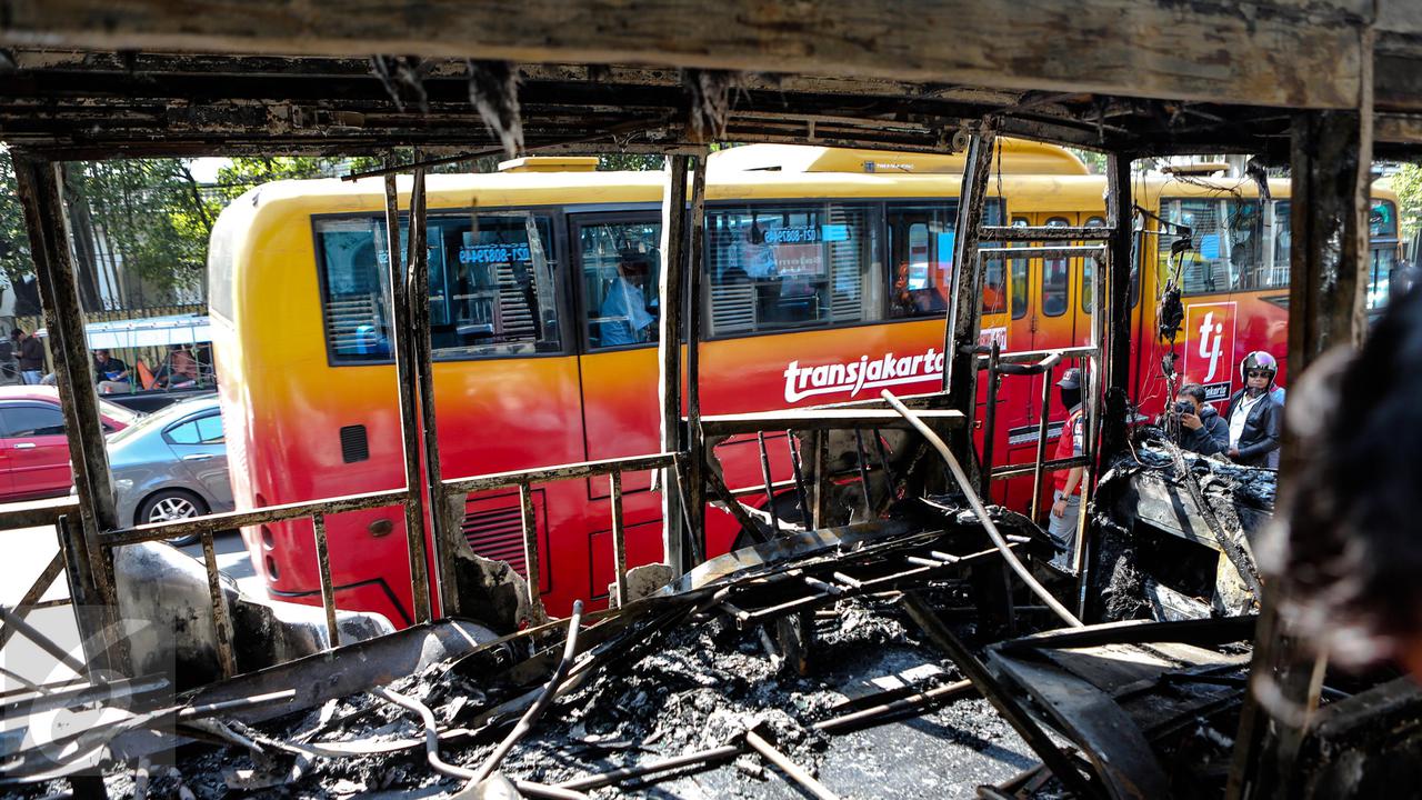 20150703-Begini Kondisi Bus TransJakarta Pasca-Terbakar di Halte Salemba-Jakarta 4
