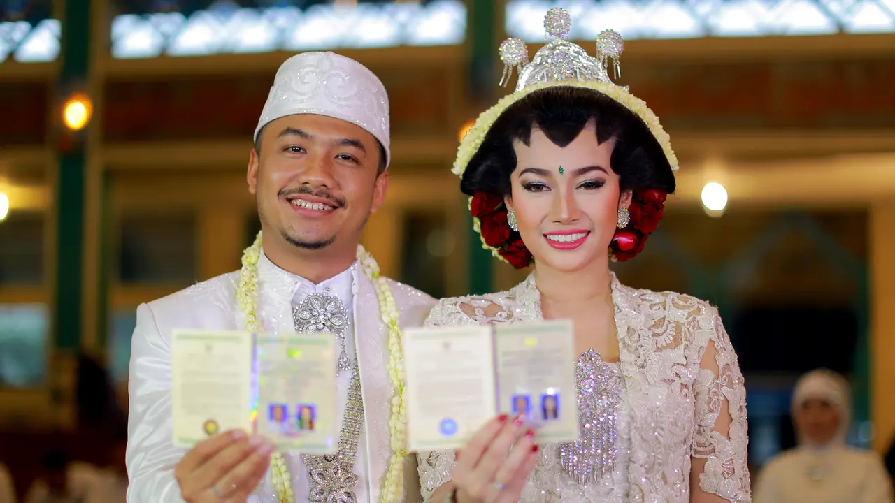 [Bintang] Ratu Felisha dan Arie Pujianto