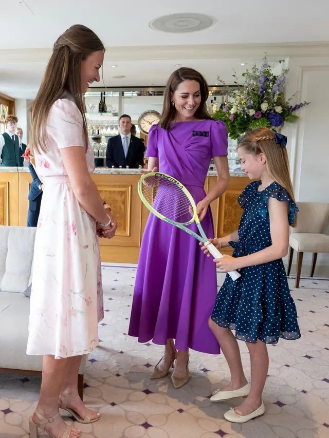 Tampilan Fresh Kate Middleton Hadiri Wimbledon 2024 dengan Dress Ungu di Tengah Pengobatan Kanker