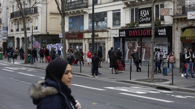 Berbagai Cara Warga Dunia Terapkan Social Distancing