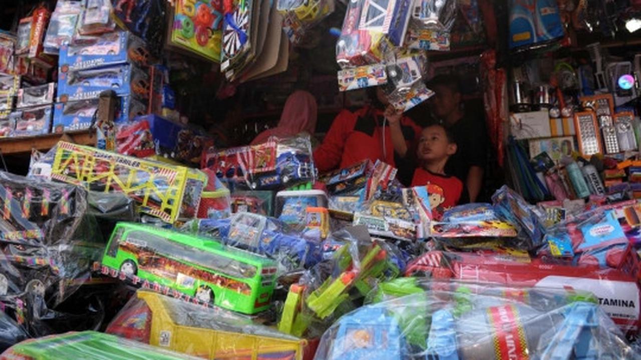 Berkah Lebaran, omzet pedagang mainan di Pasar Gembrong meningkat