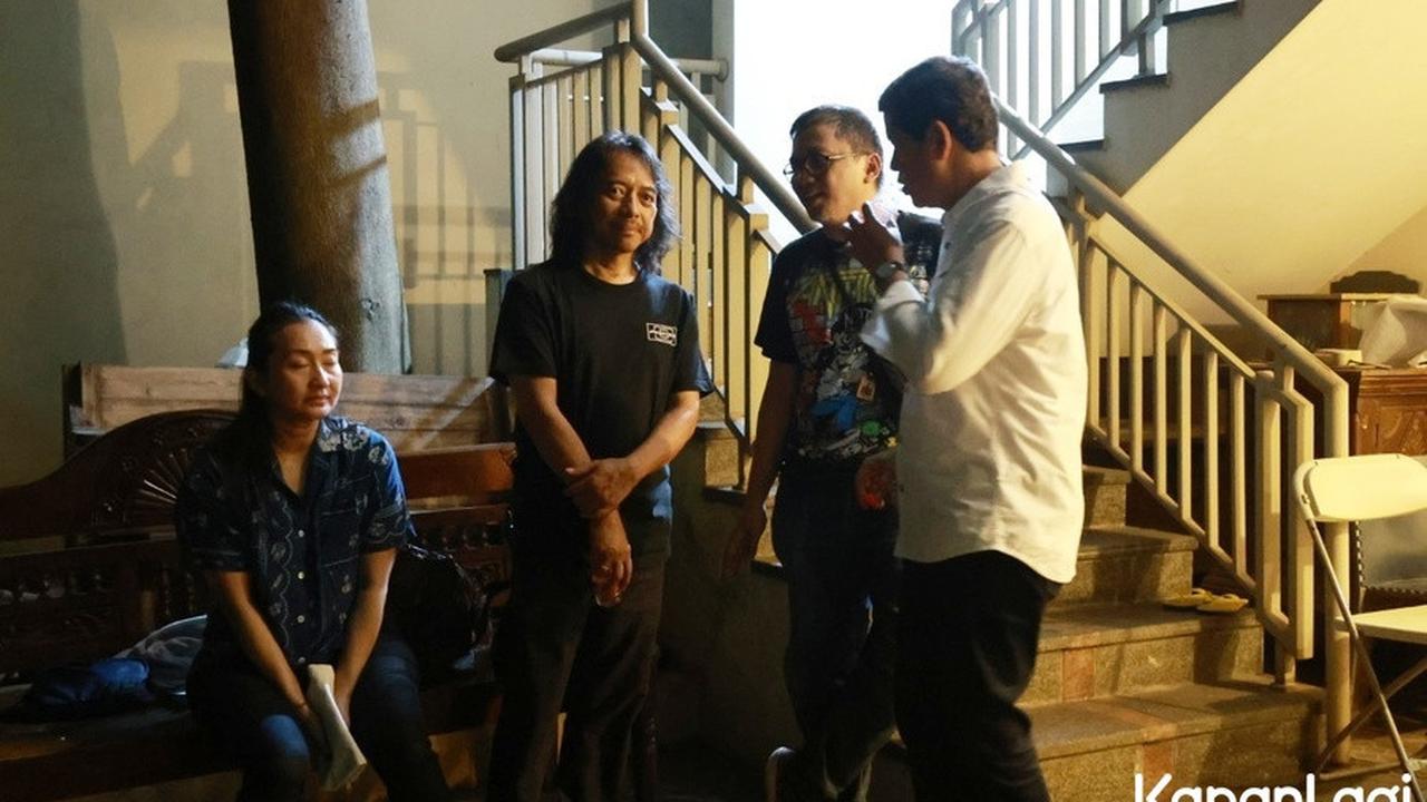 7 Potret Suasana Rumah Duka Penyanyi Irianti Erningpraja, Addie MS hingga Dewa Budjana Datang Melayat