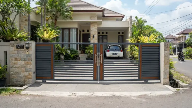 Gerbang Geser Dua Arah Saling Berpapasan