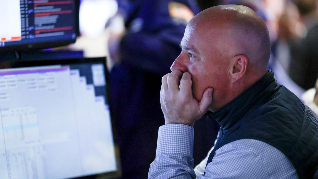 Wajah Cemas Trader Kala Wall Street 'Kebakaran' Imbas Kebijakan Tarif Imbal Balik Donald Trump